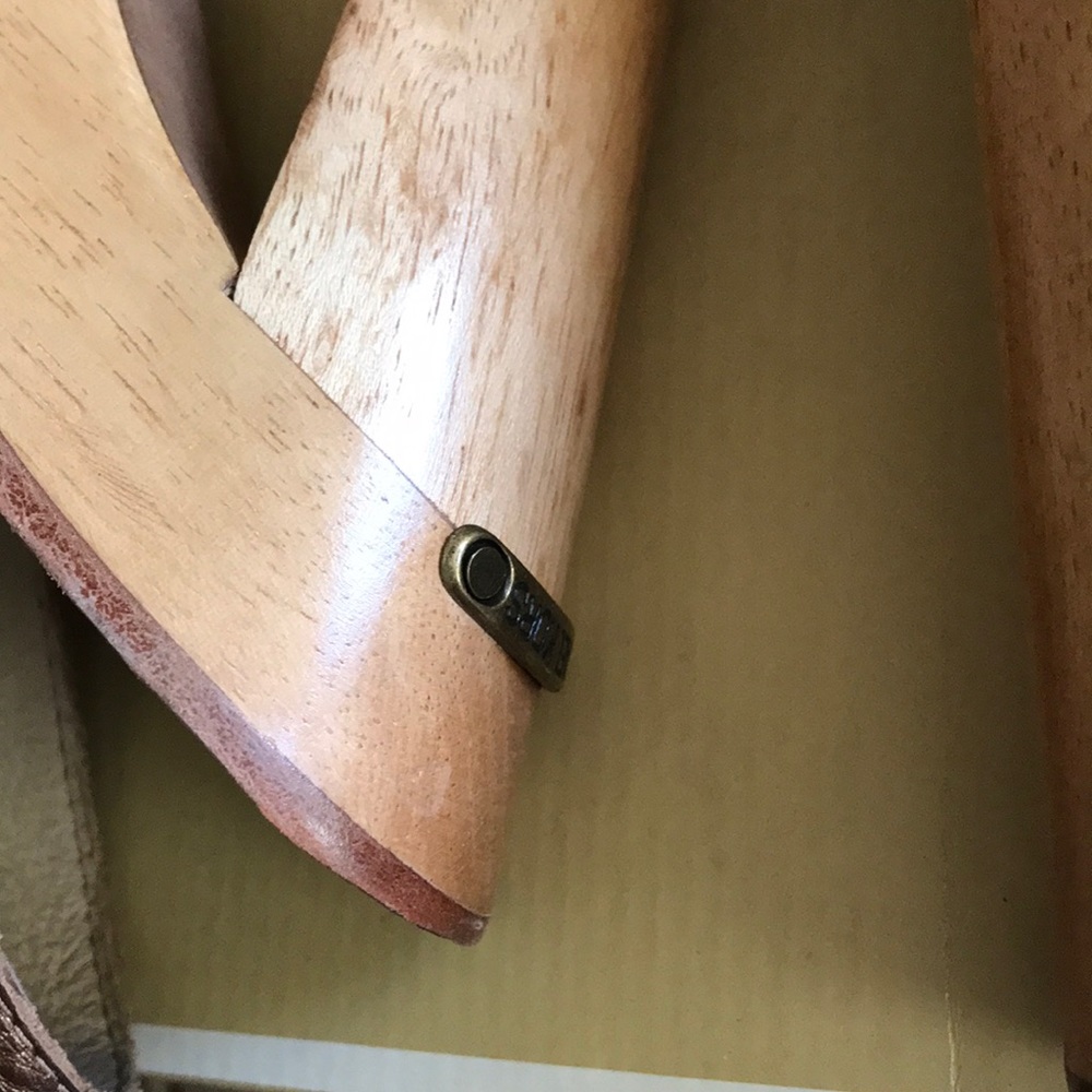 Michael-Michael Kors wooden heel. - Picture 6 of 7